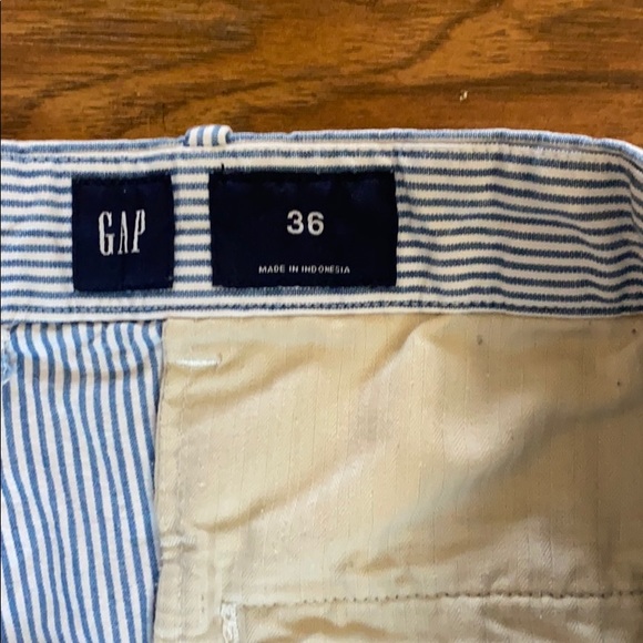 Gap Shorts - Picture 3 of 3